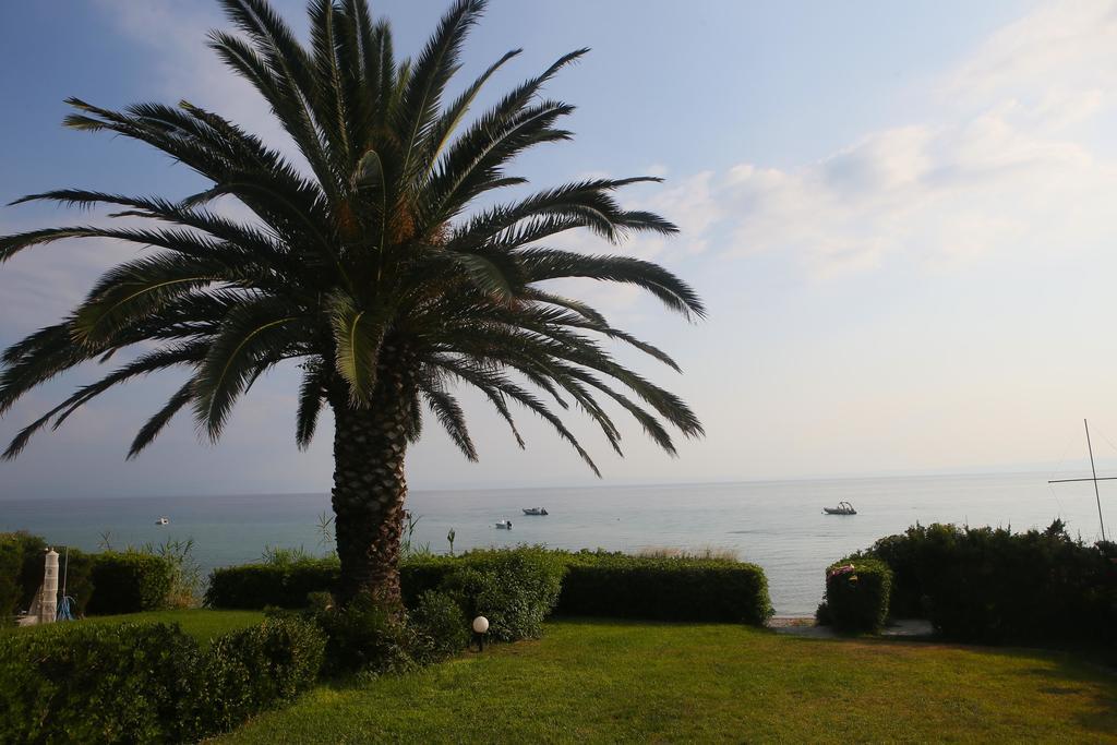 Beach Front Chanioti Polychrono Exteriér fotografie